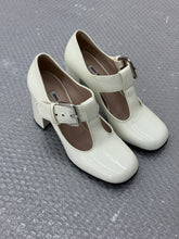 Load image into Gallery viewer, MIU MIU SQUARE TOE WHITE PATENT LEATHER PUMPS (38,5)
