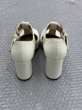 Load image into Gallery viewer, MIU MIU SQUARE TOE WHITE PATENT LEATHER PUMPS (38,5)