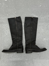 Load image into Gallery viewer, MIU MIU BLACK LEATHER BOOTS (38,5)
