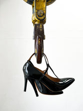Load image into Gallery viewer, MAISON MARGIELA BLACK PATENT LEATHER PUMPS (39)