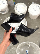 Load image into Gallery viewer, DOLCE&GABBANA BLACK PATENT LEATHER MULES (39)