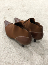 Load image into Gallery viewer, WALTER STEIGER BROWN PUMPS (40)
