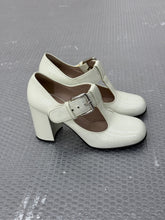 Load image into Gallery viewer, MIU MIU SQUARE TOE WHITE PATENT LEATHER PUMPS (38,5)

