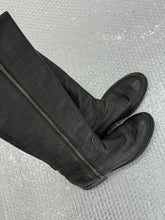 Load image into Gallery viewer, MIU MIU BLACK LEATHER BOOTS (38,5)
