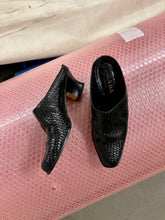 Load image into Gallery viewer, PRADA BLACK WOVEN LEATHER MULES (37,5)
