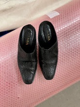 Load image into Gallery viewer, PRADA BLACK WOVEN LEATHER MULES (37,5)
