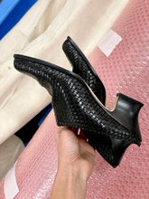 Load image into Gallery viewer, PRADA BLACK WOVEN LEATHER MULES (37,5)
