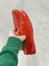 Load image into Gallery viewer, TOD'S ORANGE PATENT LEATHER CAR SHOES (37,5)
