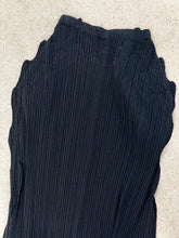 Load image into Gallery viewer, ISSEY MIYAKE FETE BLACK PLEATED SKIRT
