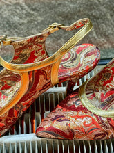 Load image into Gallery viewer, DRIES VAN NOTEN PAISLEY PATERN PUMPS (39)
