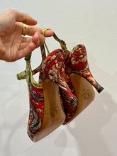 Load image into Gallery viewer, DRIES VAN NOTEN PAISLEY PATERN PUMPS (39)
