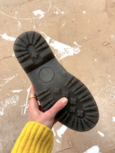 Load image into Gallery viewer, APC BROWN LEATHER ANKLE LACE-UP BOOTS (38)
