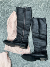 Load image into Gallery viewer, MIU MIU BLACK LEATHER BOOTS (38,5)
