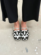 Load image into Gallery viewer, PRADA SILVER/BLACK SANDALS (38,5)
