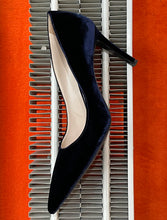 Load image into Gallery viewer, PRADA DARK BLUE VELVET PUMPS (39,5)
