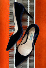 Load image into Gallery viewer, PRADA DARK BLUE VELVET PUMPS (39,5)
