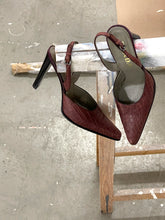 Load image into Gallery viewer, PRADA SLING BACK PUMPS (37,5)
