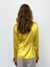 Load image into Gallery viewer, D&amp;G YELLOW SATIN BLOUSE WITH XL COLLAR
