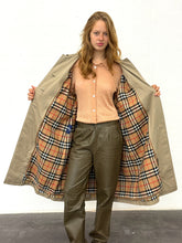 Load image into Gallery viewer, BURBERRY 2-IN-1 TRENCH COAT WITH REMOVABLE LINING
