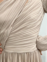 Load image into Gallery viewer, HALSTON HERITAGE PLEATED ROBE
