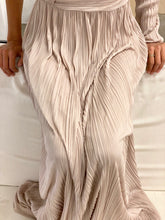 Load image into Gallery viewer, HALSTON HERITAGE PLEATED ROBE

